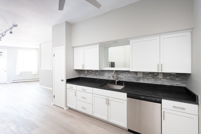 Photo - 2266 S Kinnickinnic Ave Apartments Unit 2