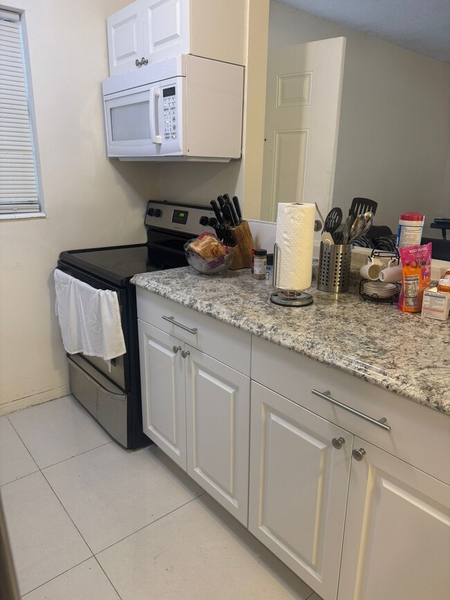 Photo - 300 NE 191st St