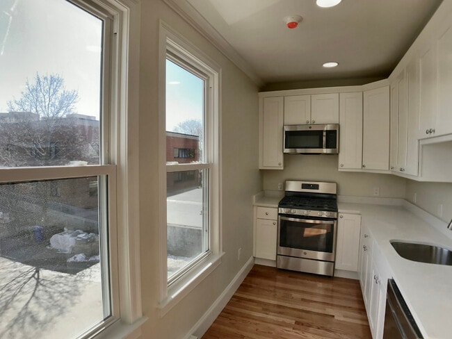 Building Photo - 12 Harris St