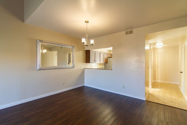 Photo - **Charming 2 Bedroom Condo for Rent at Park Centre**