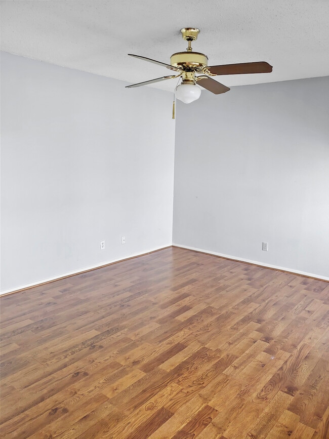 Photo - 3115 Helms St