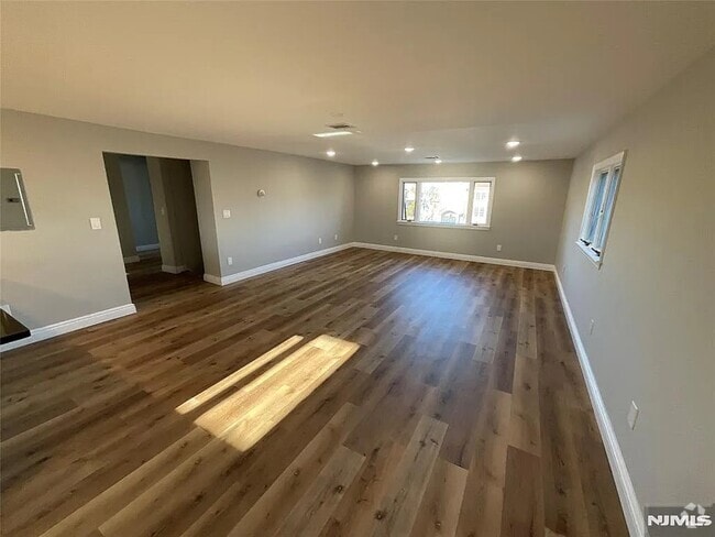 Building Photo - 200 Forest Ave Unit 2 Rental