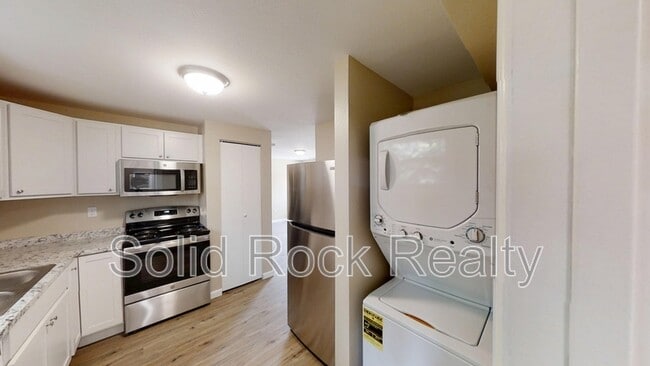 Photo - 2413 E St Vrain St Unidad 102