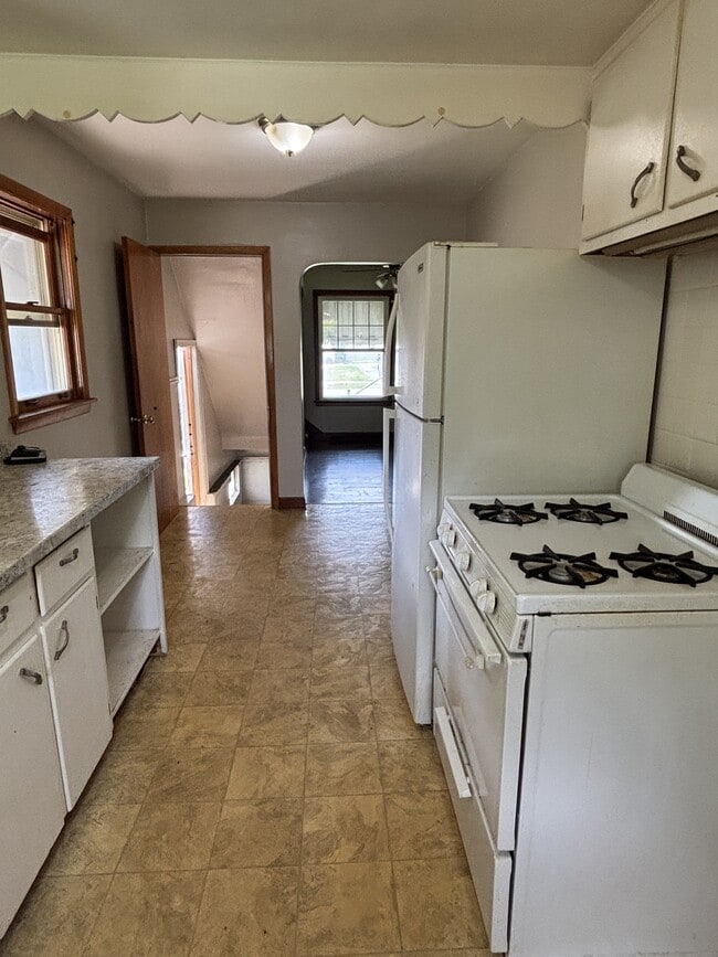 Photo - 1050 Clearview St NW