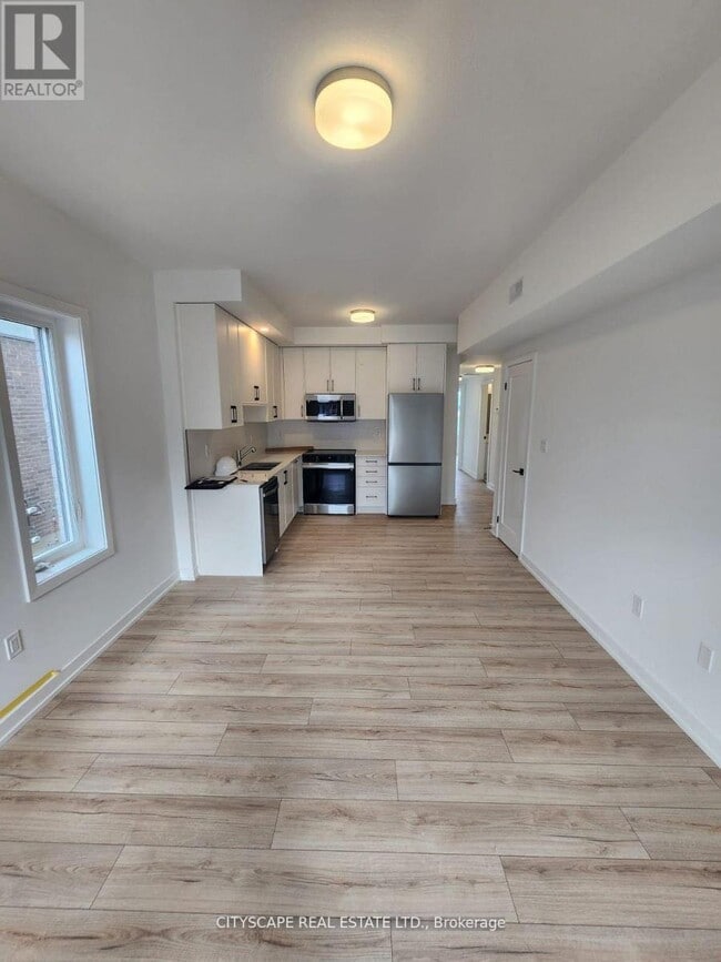 Photo - 940 St David St N