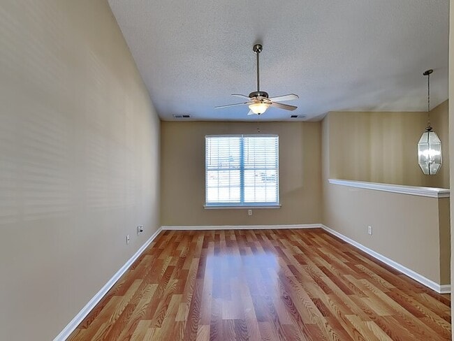 Photo - 5800 Carolina Manor Ct