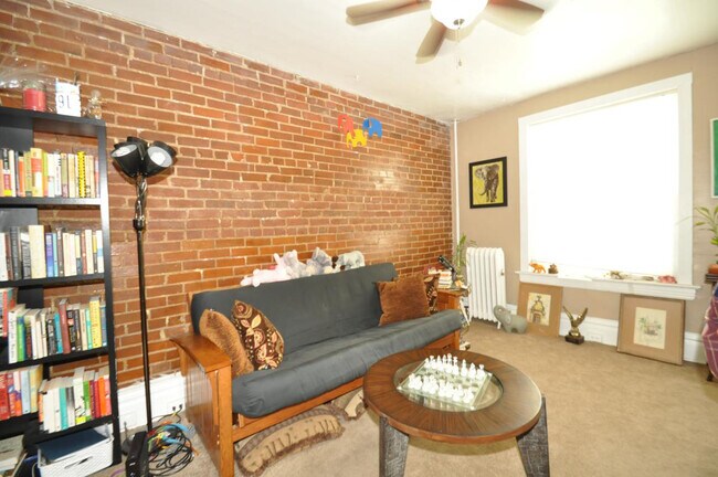 pared de ladrillos a la vista - 1861-1863 Clarkson St Apartamentos