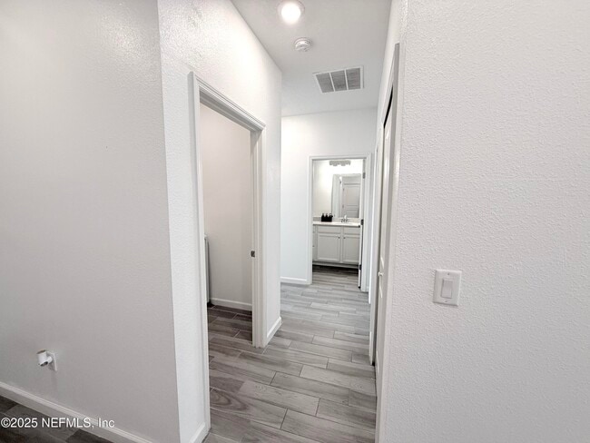 Photo - 7560 Chervil St