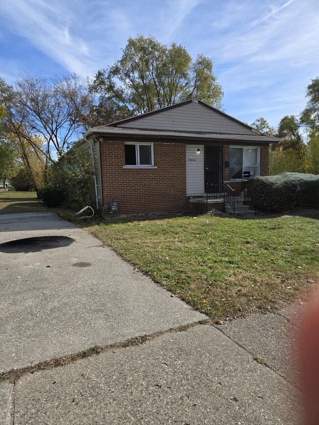 Photo - 19986 Cherrylawn St