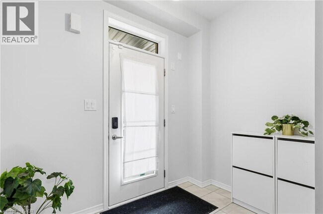 Photo - 54 Oaktree Dr