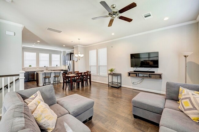 Photo - 2113 Paul Quinn St