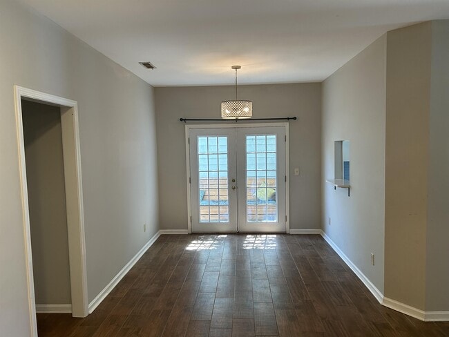 Photo - 105 Browns Ridge Ln