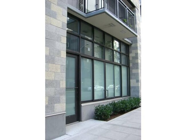 Puerta principal en Western - 81 Clay St Unidad 121