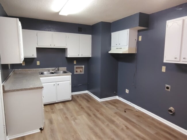 Photo - 587 Hillbrook Dr