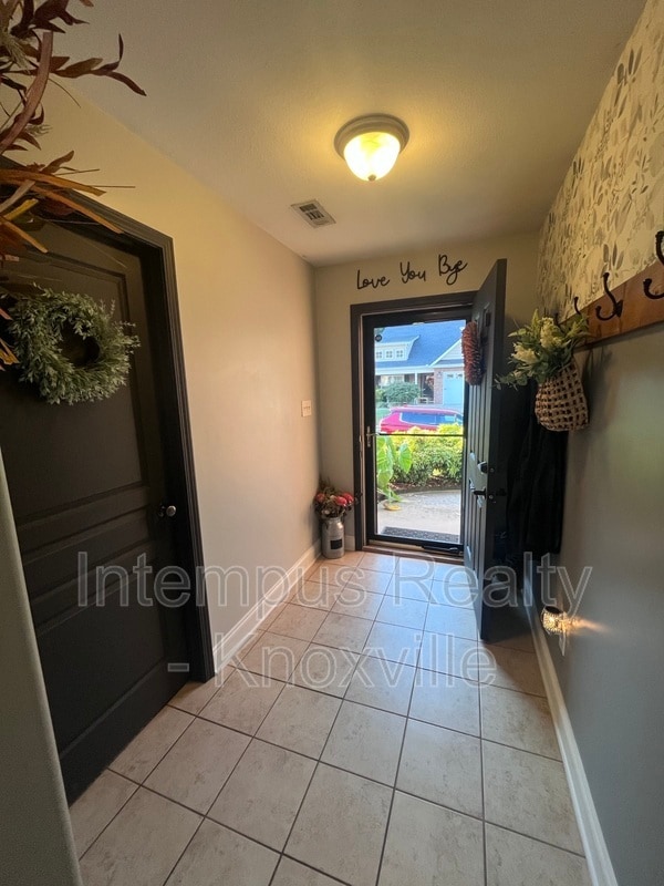 Photo - 1420 Hazelgreen Way