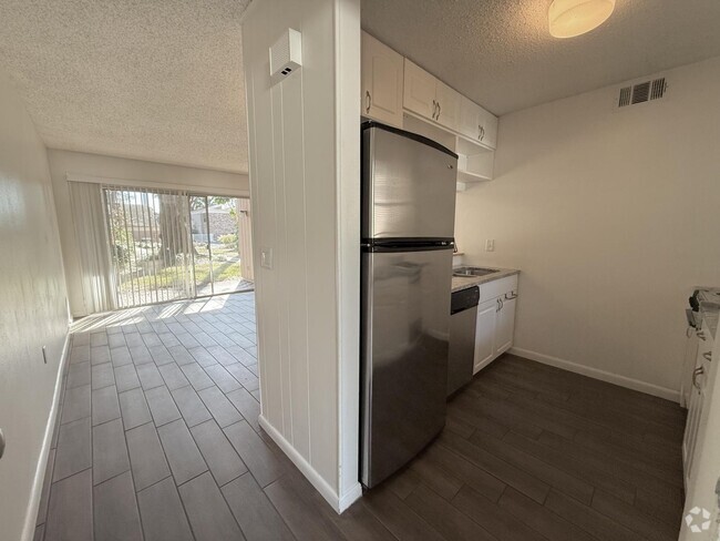 Building Photo - Charming Studio Retreat in Tampa: Cozy 543... Rental