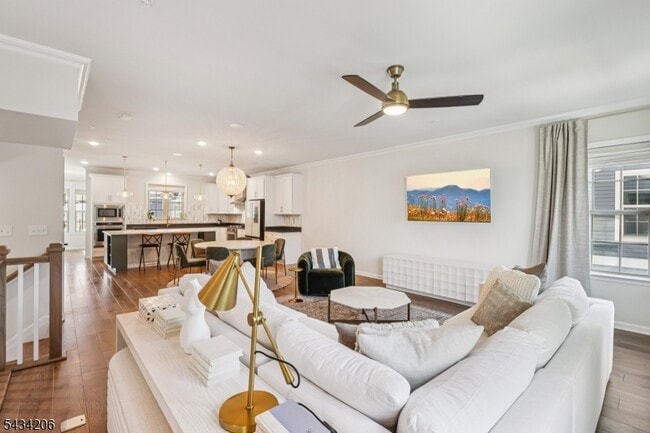 21 Dahlia Dr