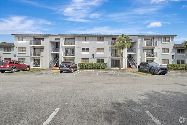 Building Photo - 7160 NW 179th St Unit 211 Rental