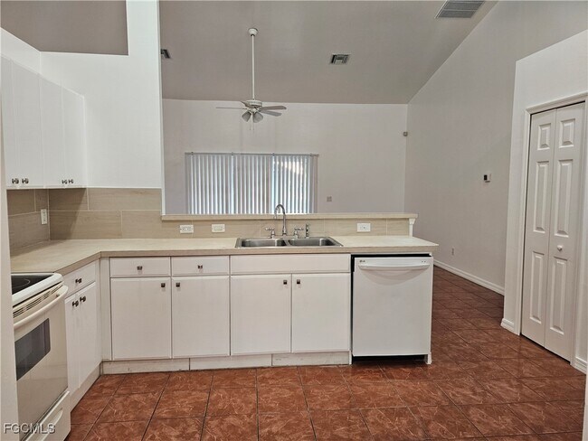 Photo - 2511 Sunniland Blvd