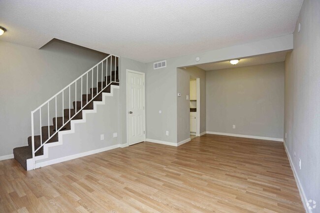 1BR,1BA - 690SF - LIVING ROOM