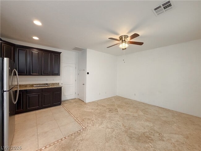 Building Photo - 7296 Spring Flower Ave Unit B