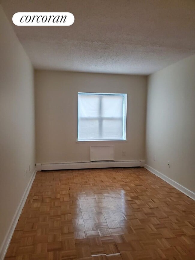 Photo - 71 E 118th St