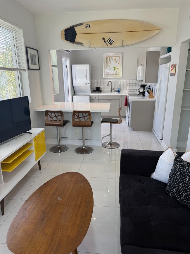 Building Photo - 2513 Staples Ave