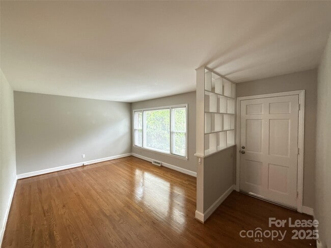 Photo - 1521 Woodhill Ln