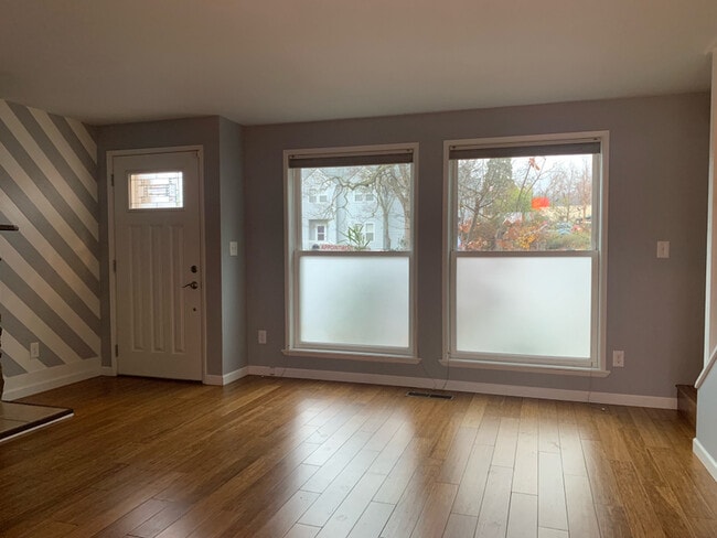 Photo - 319 Glenn St