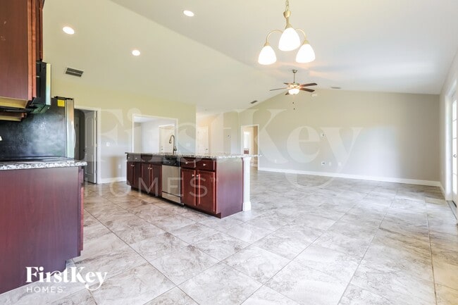 Photo - 282 Franca St