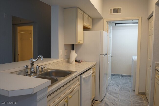 Photo - 4720 St Croix Ln Unidad 136