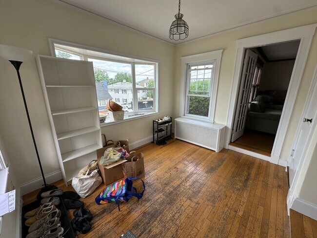 Photo - 3 Bed/1.5 Bath - Backyard - Off-Street Parking - Oak Square