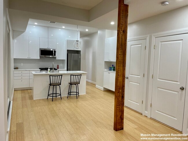 Photo - 258 W Broadway