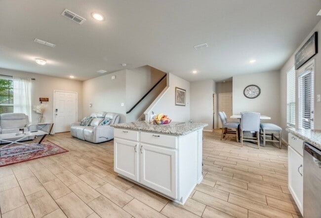 Photo - 926 Hurstwood Dr