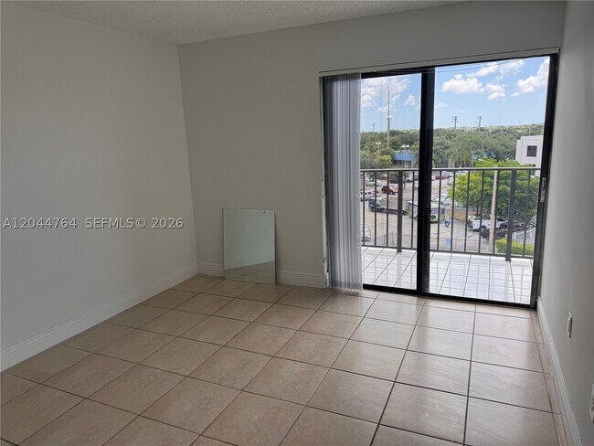 Photo - 1820 W 53rd St Unit 517