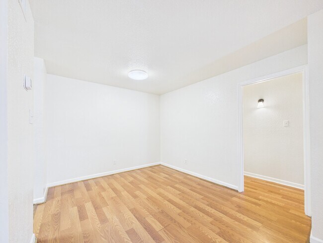 Building Photo - 9700 Leawood Blvd Unit 322