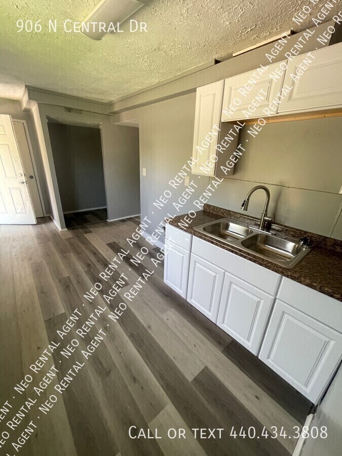 Photo - 906 N Central Dr Apartment
