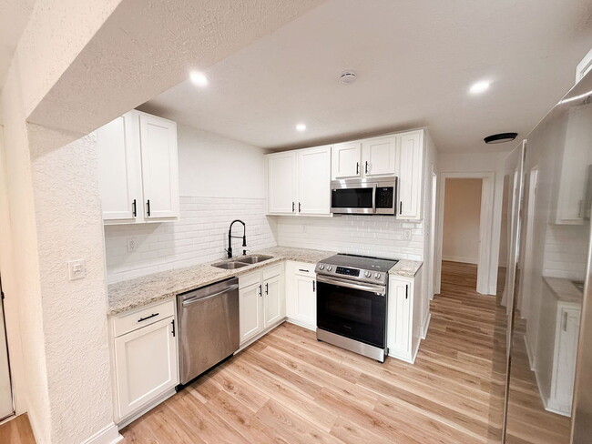 Photo - Home For Rent in Tampa - FULLY FENCED IN BACKYARD!