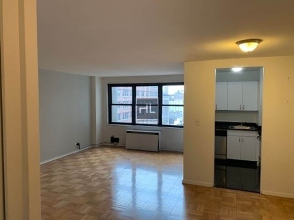 Photo - 5 AVENUE Unit 16L