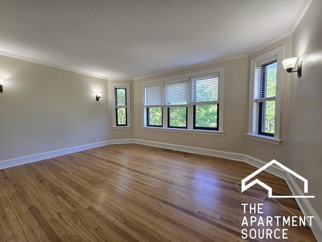 Building Photo - 716 Reba Pl Unit 3S