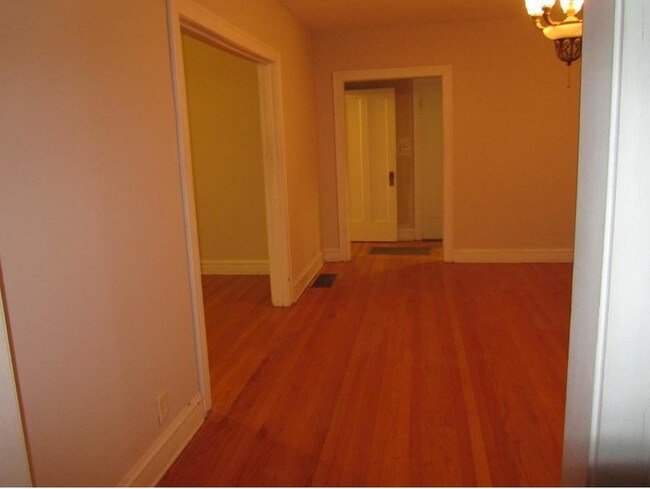 Photo - 3847-3857 N Linder Ave