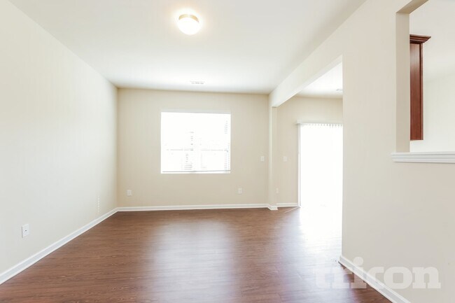 Photo - 2058 Aragon Lane