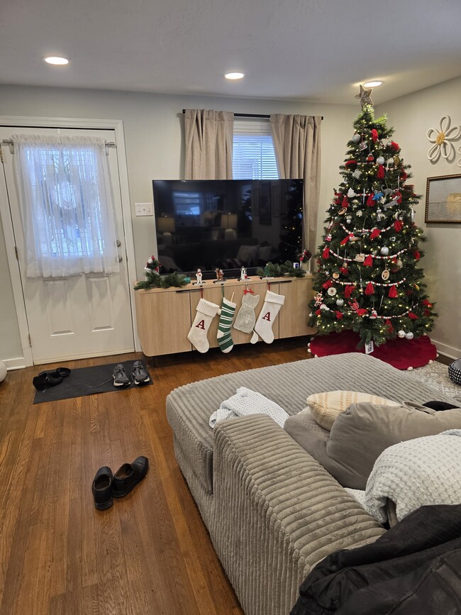 Photo - 905 Benton Ave