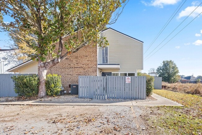 Building Photo - 203 Cougar Ridge Unit 2