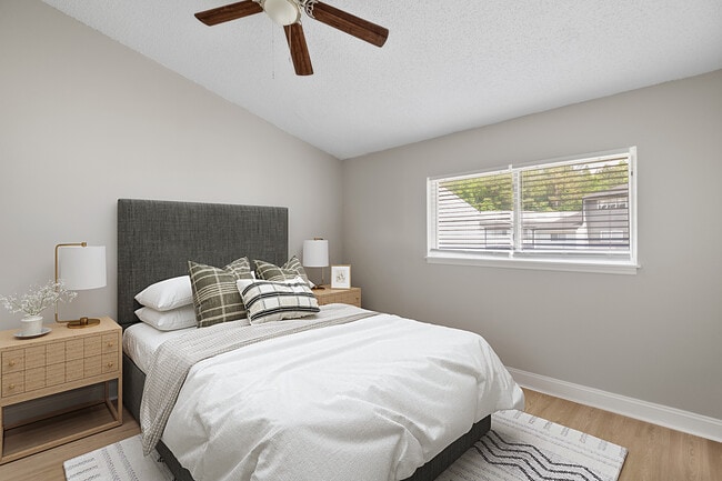 Photo - Colonial Pointe Apartments