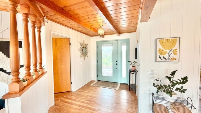 Photo - Beautifully Furnished & Appointed, Shorter...