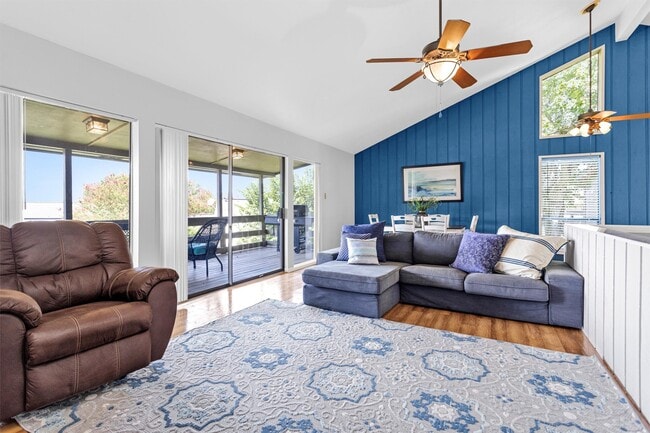 Photo - 36 April Point Dr N