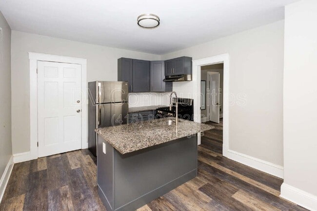 Photo - 2081 Halstead Ave