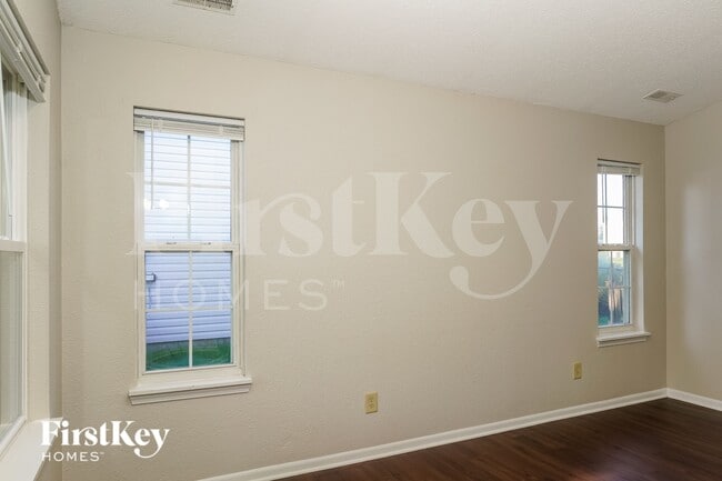 Photo - 1880 Long Lake Dr