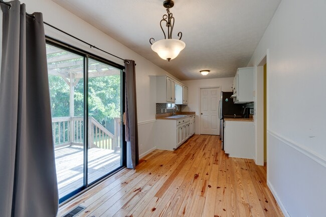 Photo - 463 Calista Rd